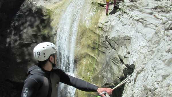 Cos'è e come si pratica il canyoning?