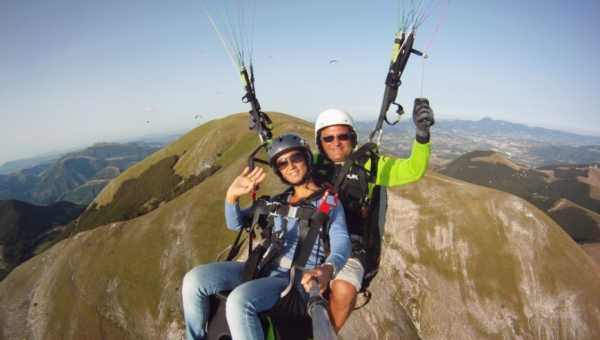 Dove provare l'emozione di un volo in parapendio: quello che devi sapere!
