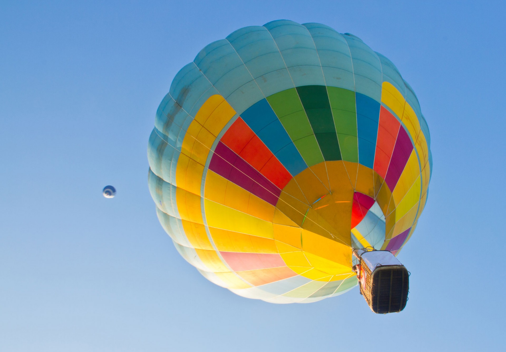 How a balloon works?