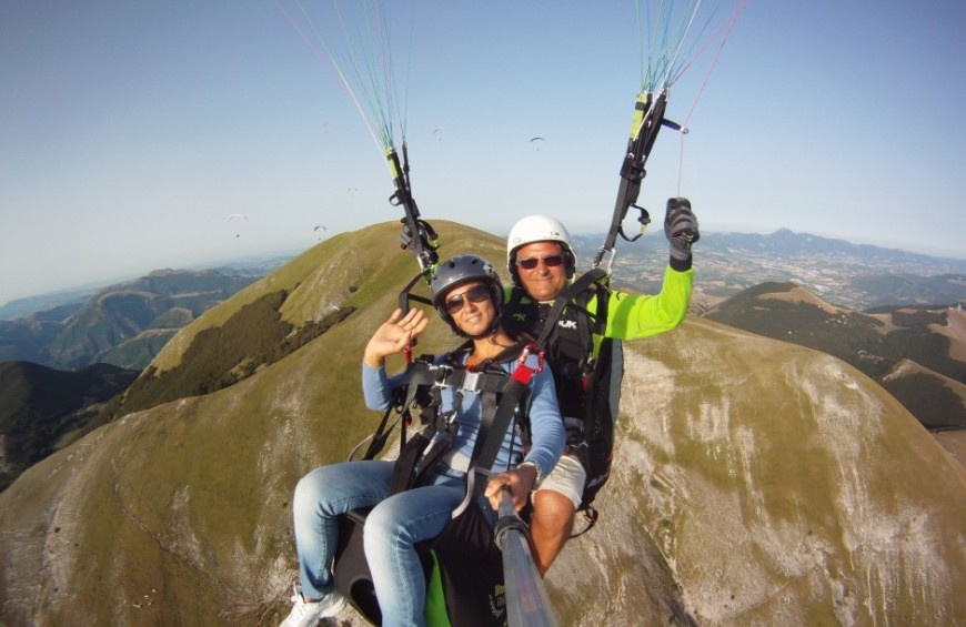 Dove provare l'emozione di un volo in parapendio: quello che devi sapere!