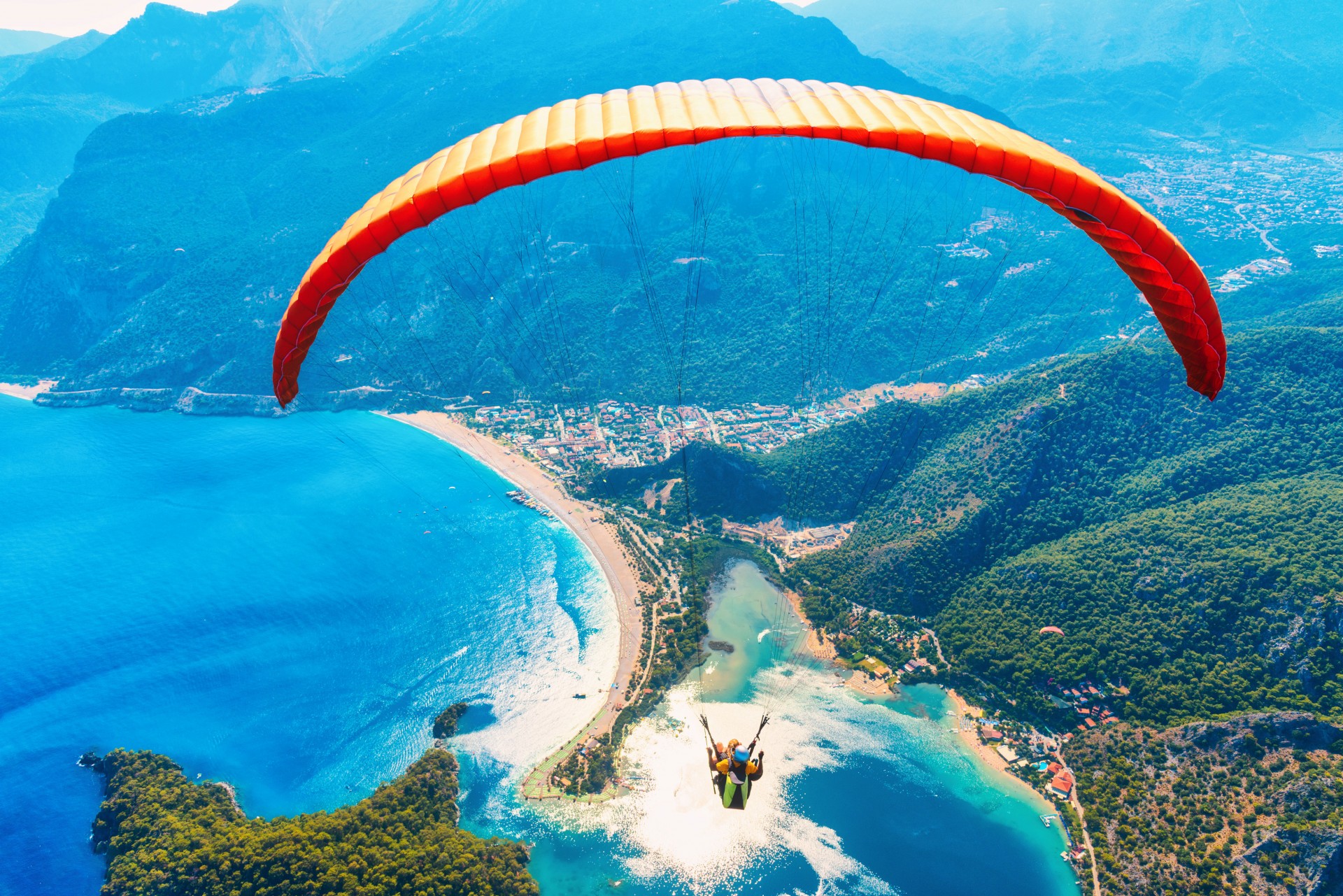 Dove provare l'emozione di un volo in parapendio: quello che devi sapere!